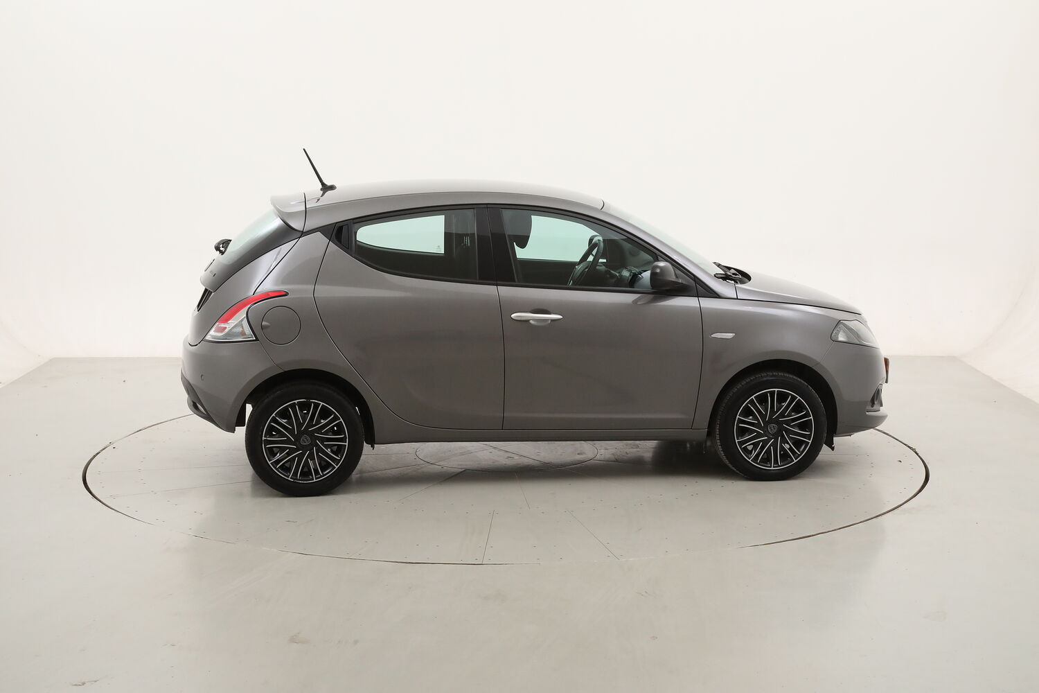 Lancia Ypsilon Hybrid Gold usata del 2023 con 52.689 km