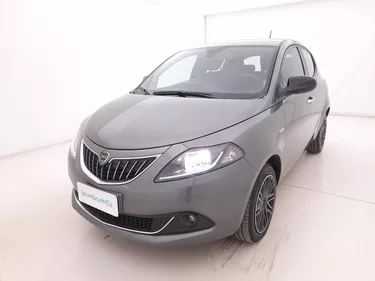 Lancia Ypsilon Hybrid Gold 1.0 Mild Hybrid 70CV Manuale Visione frontale