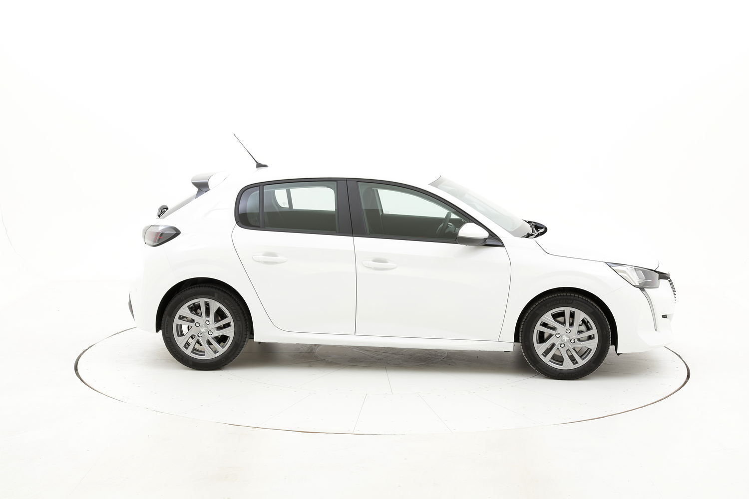 Peugeot 208 Active Pack elettrico bianca a noleggio a lungo termine