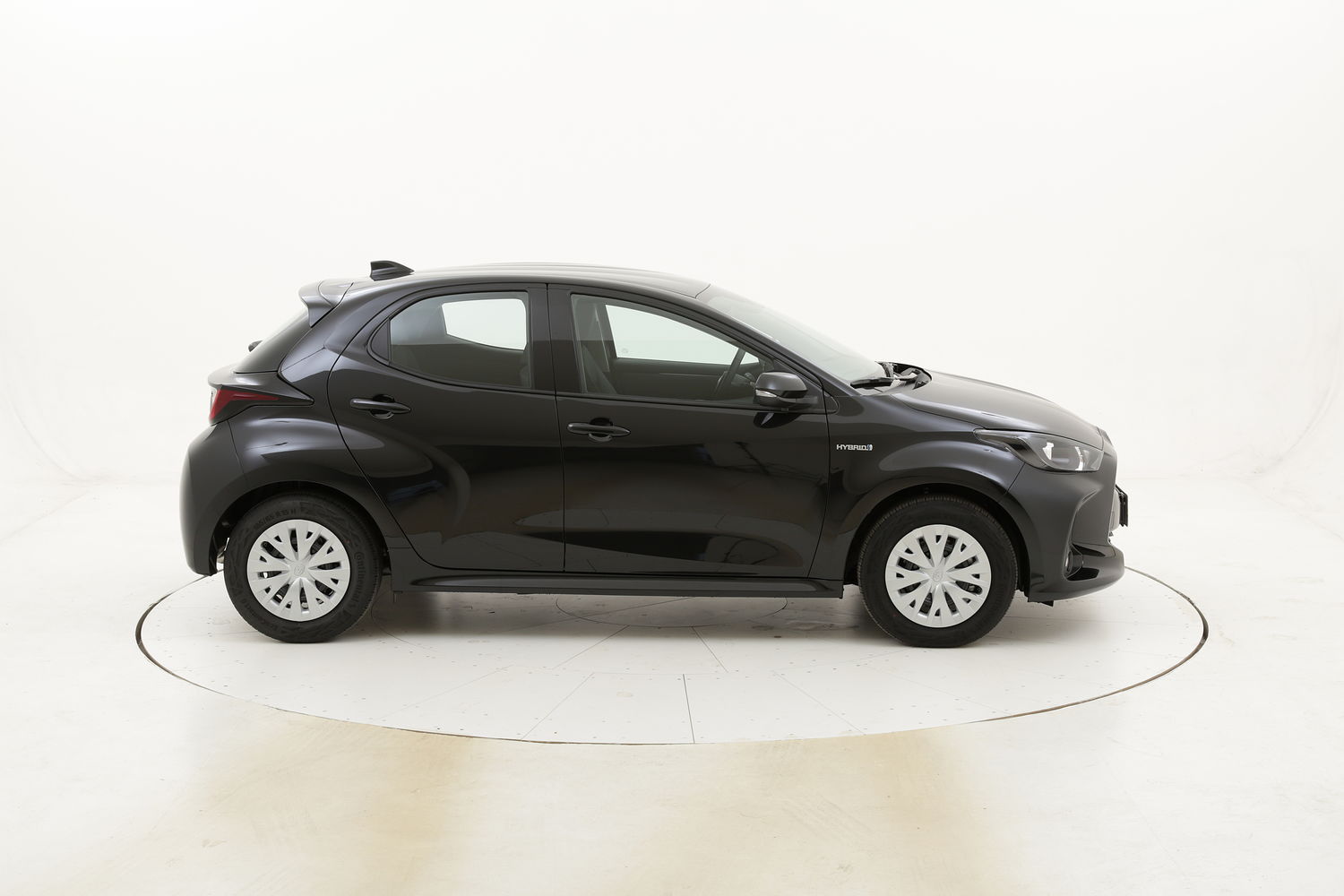 Toyota Yaris Business ibrido benzina antracite a noleggio a lungo termine