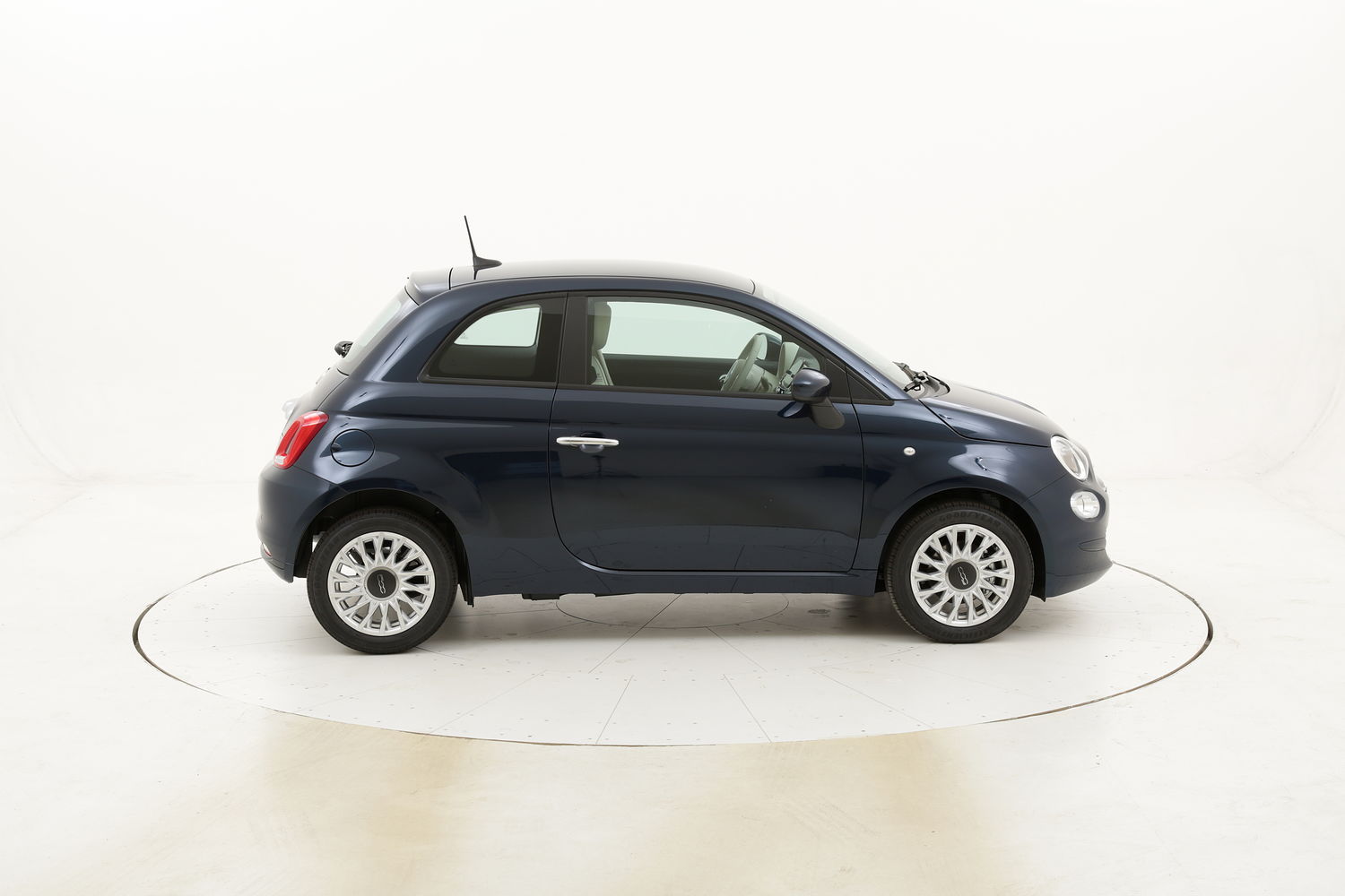 Fiat 500 Lounge ibrido benzina bianca a noleggio a lungo termine