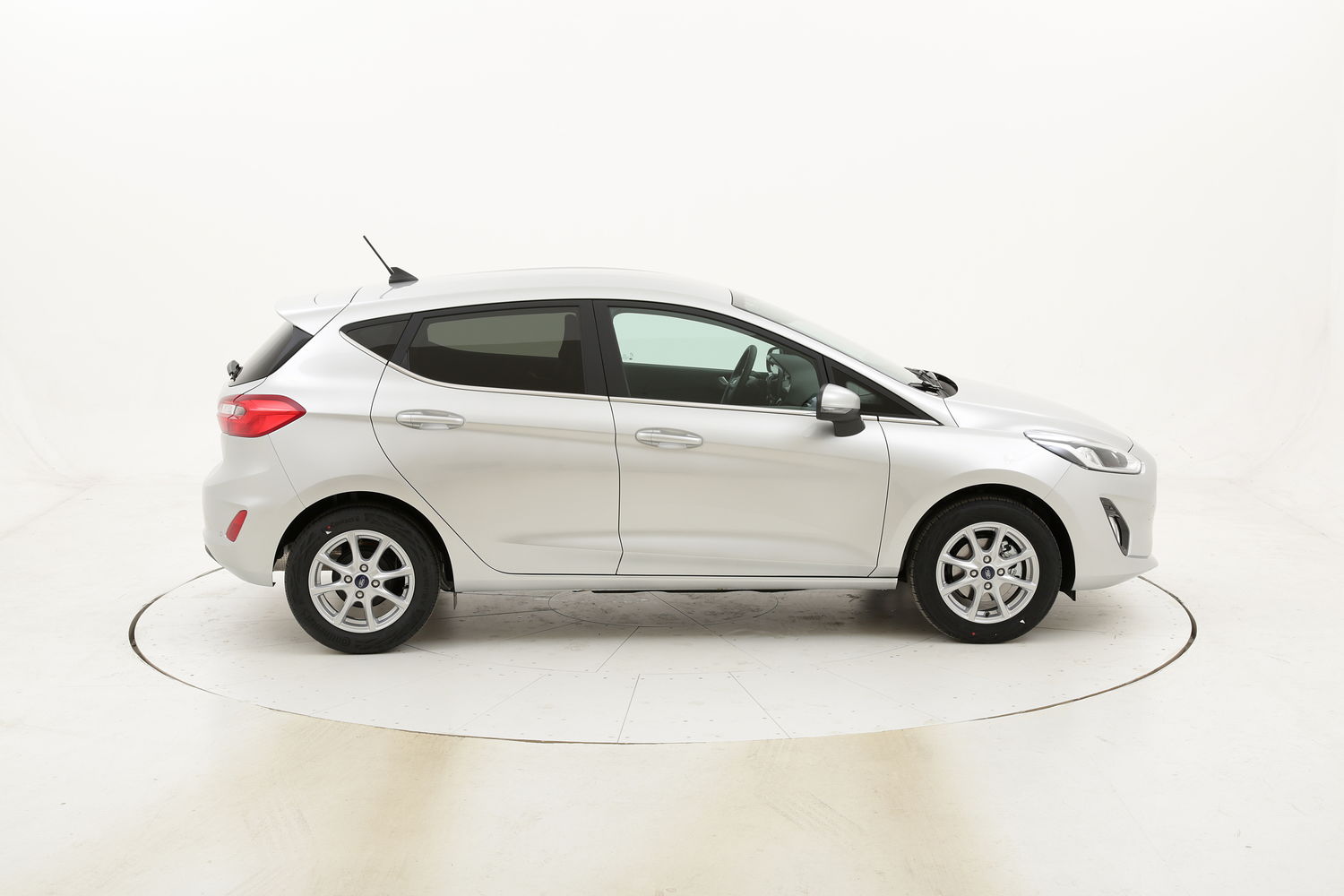 Ford Fiesta Titanium ibrido benzina argento a noleggio a lungo termine