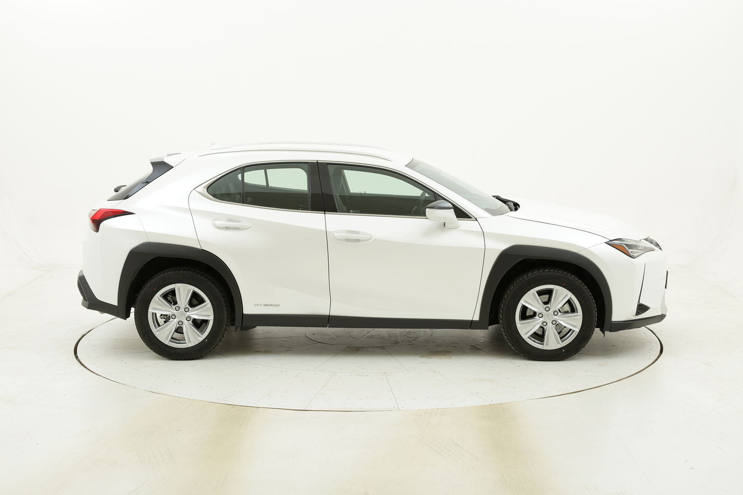 Lexus UX noleggio lungo termine