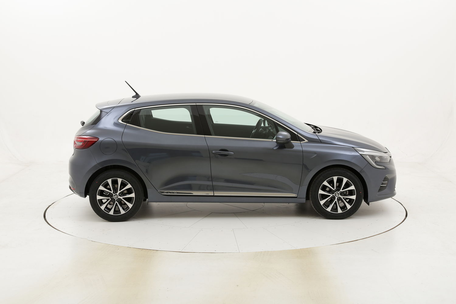 Renault Clio Intens benzina rossa a noleggio a lungo termine
