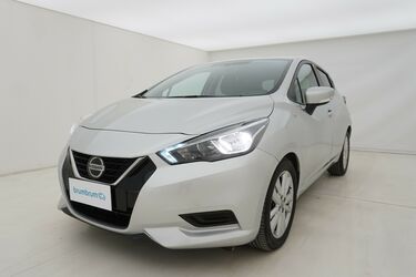 Visione frontale di Nissan Micra