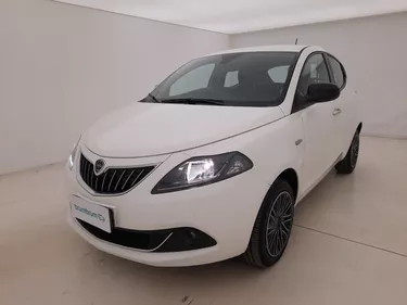 Lancia Ypsilon Gold 1.0 Mild Hybrid 69CV Manuale Visione frontale