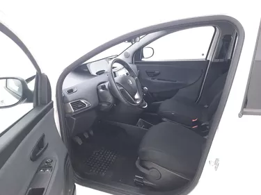 Lancia Ypsilon Gold 1.0 Mild Hybrid 69CV Manuale Sedili