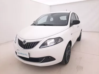 Lancia Ypsilon Gold 1.0 Mild Hybrid 69CV Manuale Visione frontale