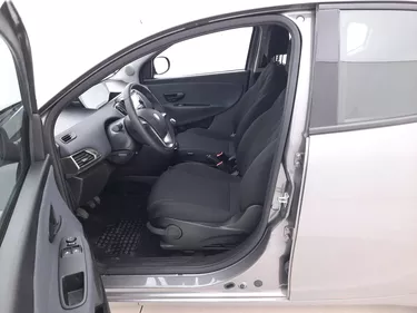 Lancia Ypsilon Gold 1.0 Mild Hybrid 69CV Manuale Sedili