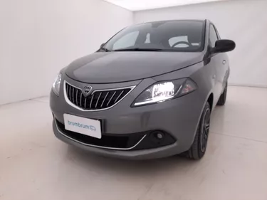 Lancia Ypsilon Gold 1.0 Mild Hybrid 69CV Manuale Visione frontale
