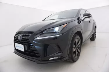 Lexus NX Premium 4WD 2.5 Ibrido Benzina 197CV Automatico Visione frontale