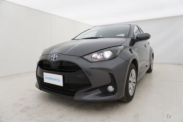 Visione frontale di Toyota Yaris