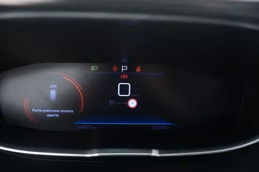 Peugeot 3008 Active Pack 1.2 Benzina 131CV Automatico Interni