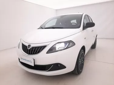 Lancia Ypsilon Gold 1.0 Mild Hybrid 69CV Manuale Visione frontale