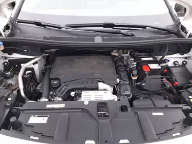 Peugeot 3008 Active Pack 1.2 Benzina 131CV Manuale Vano motore